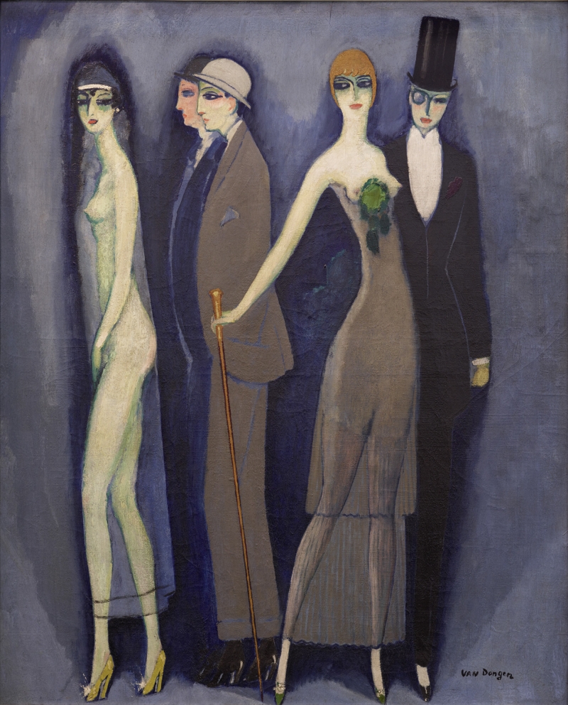 Vier stilisierte Figuren in eleganter Kleidung stehen nebeneinander, vor einem blauen Hintergrund.
