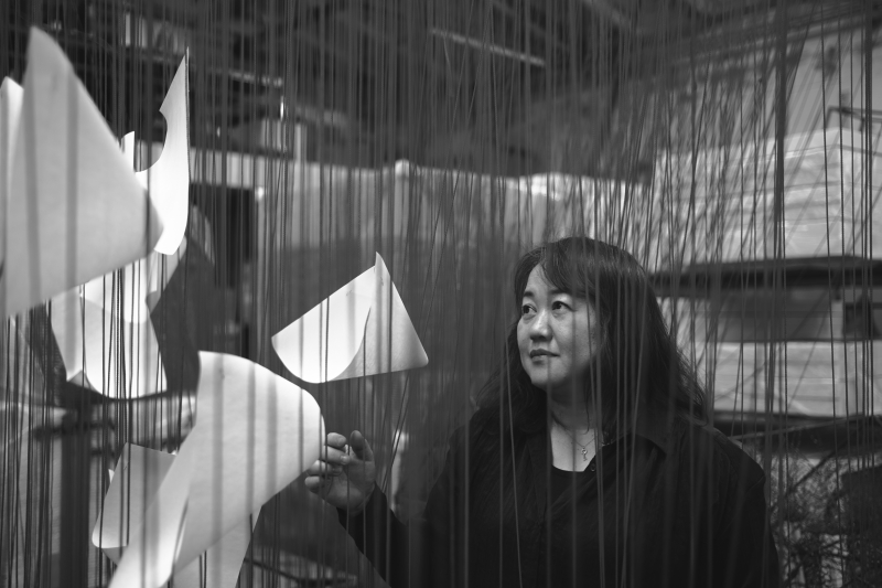 Chiharu Shiota, Letters of Thanks, 2017 
Installationsansicht Kunsthalle Rostock
Foto © Thomas Häntzschel (Fotoagentur Nordlicht, Rostock) / Bildrecht 2025