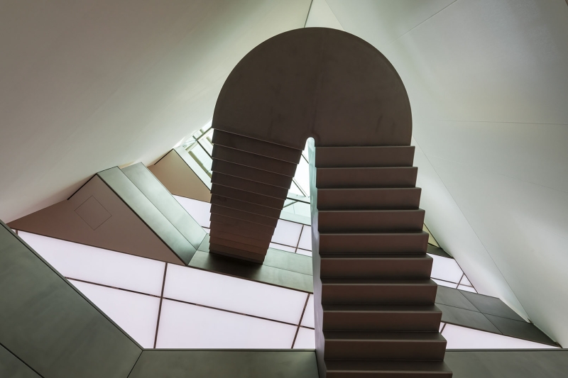 HortenCollection-Stairs-Inside-Ausstellung