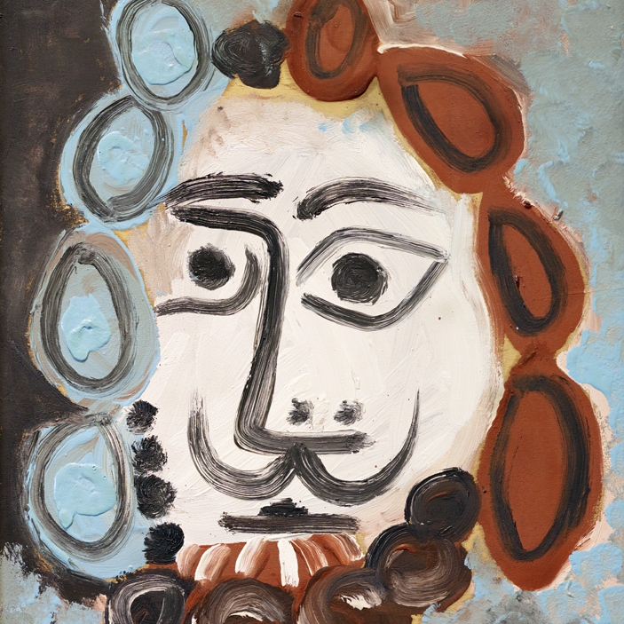 Porträt eines Mannes mit braunem Bart, bunten Haaren und gestreifter Kleidung, umgeben von abstrakten Formen.